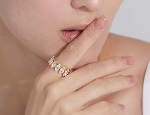 SARA ZIRCON RING