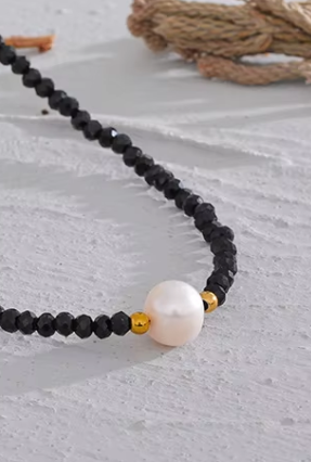 DONNA BEADED NECKLACE