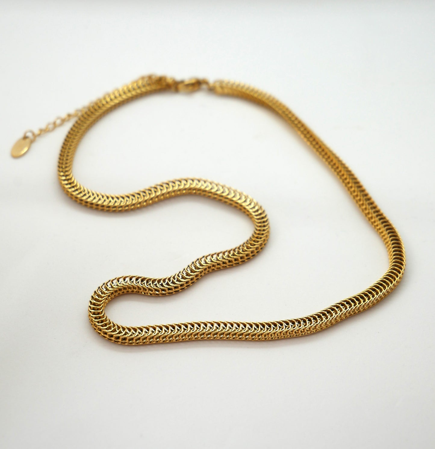 ARETI NECKLACE