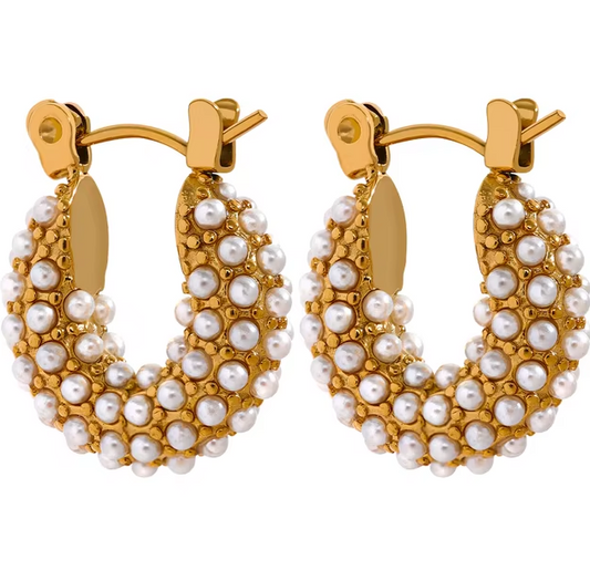 PIA PEARL LOOP EARRINGS