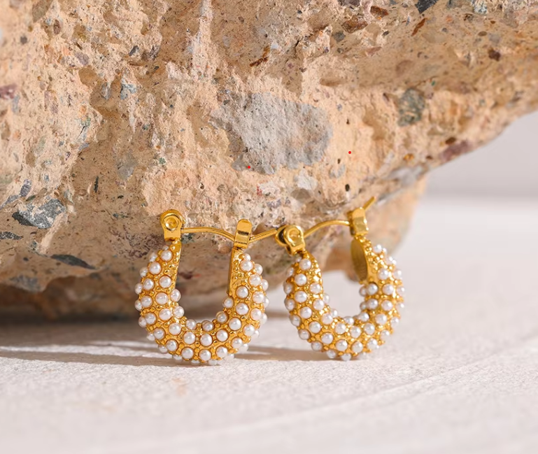 PIA PEARL LOOP EARRINGS