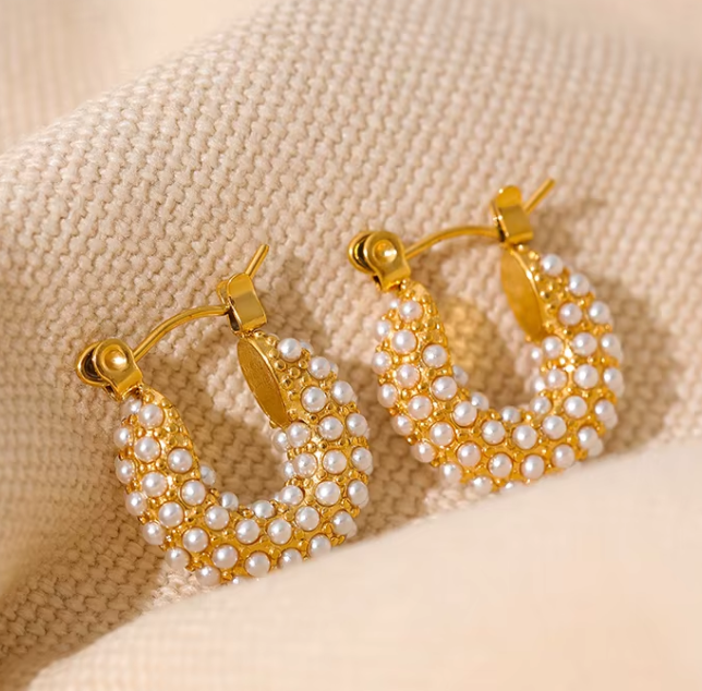 PIA PEARL LOOP EARRINGS